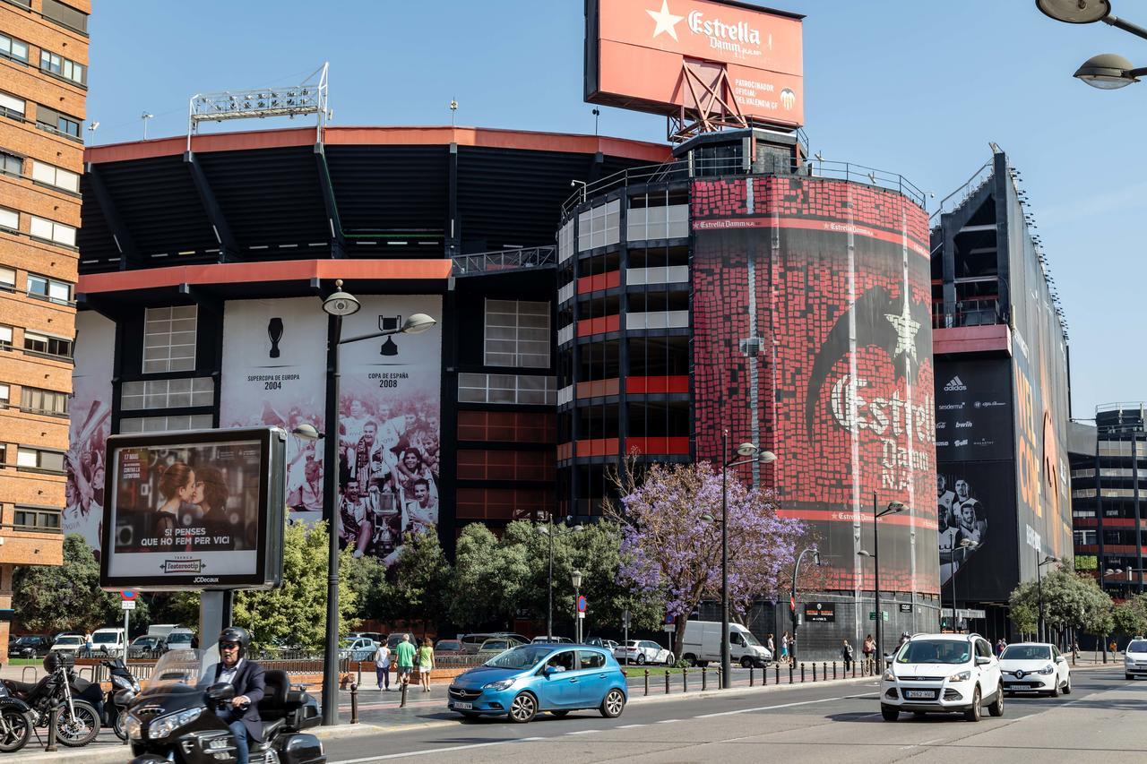 Travel Habitat Mestalla Valencia Buitenkant foto